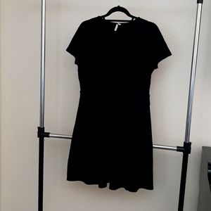 Elle black dress